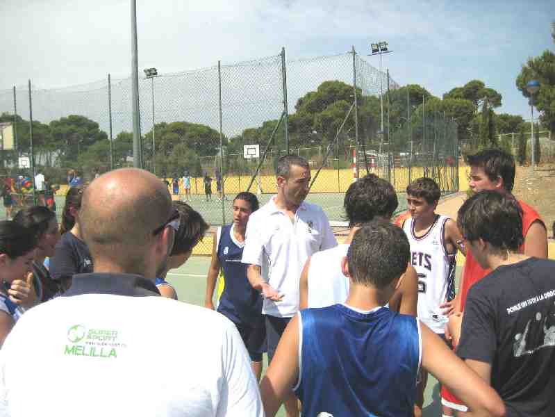 Campus de Baloncesto: Romay pasó el último día completo con los participantes en el que disfrutaron de una barbacoa nocturna