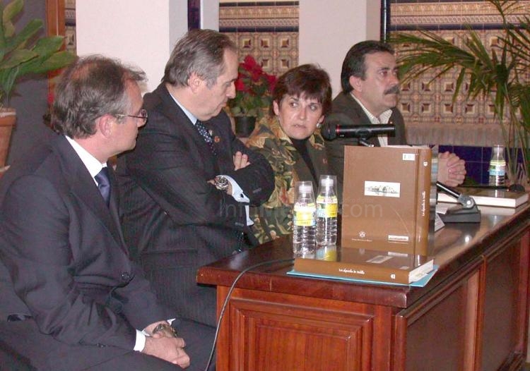 La localidad malagueña de Torrox acogió la primera presentación en la península del libro histórico 'Los alguaciles de Melilla'