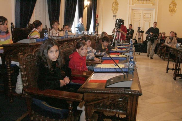 Veinticinco escolares melillenses se convierten en diputados por un día y exponen sus compromisos para hacer una sociedad mejor