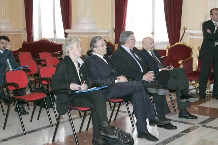 Una delegación de parlamentarios italianos visitan Melilla para analizar el fenómeno migratorio