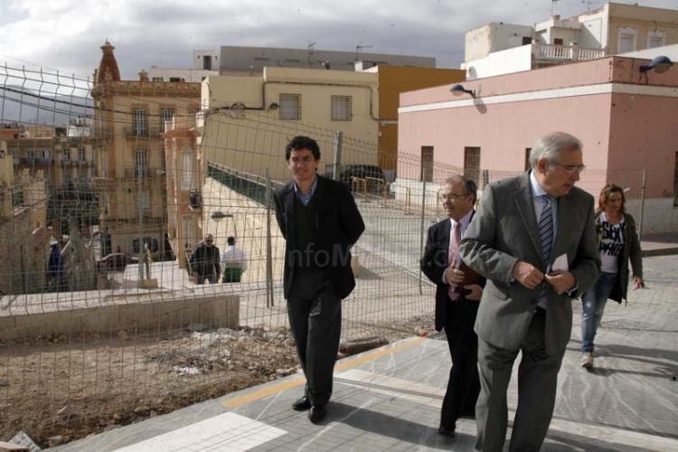 Abierta al tráfico la calle del colegio España tras las obras de urbanización llevadas a cabo