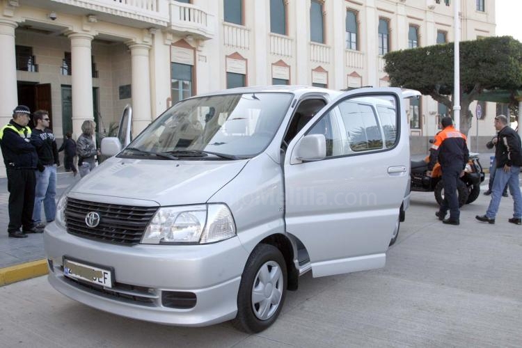 Imbroda presenta dos nuevos vehículos adquiridos para la mejora del servicios en el área de Seguridad Ciudadana y Bienestar Social