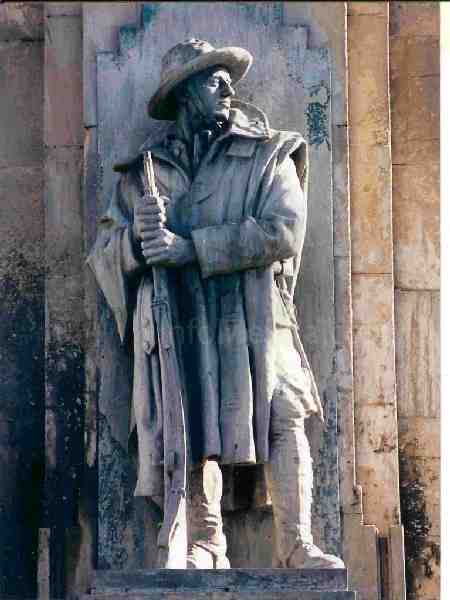 'El soldado que miraba al gurugú' es parte principal del monumento