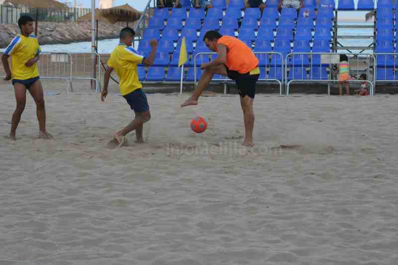 La fina arena de las playas melillenses, ideales para estedeporte