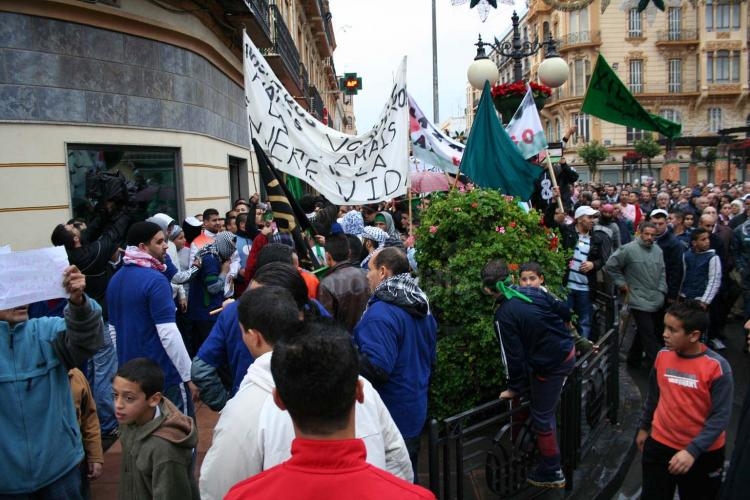 Más de 3.000 melillenses participan en una manifestación pro Palestina empañada por la actuación de un grupo de exaltados