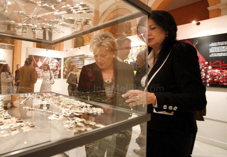 El Patio Mayor del Ayuntamiento de Sevilla acoge ya la exposición "La joyas del Rif"