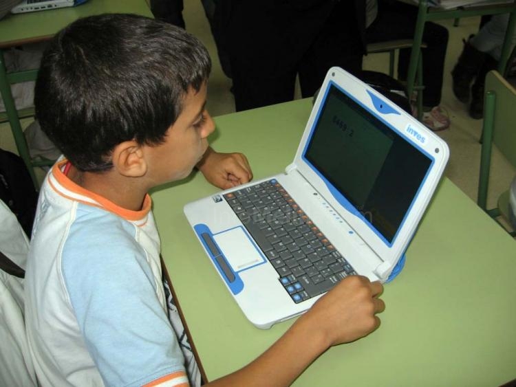 Gabilondo inaugura el Colegio 'Altos del Real' y destaca el trabajo de los docentes en un contexto social "rico" como Melilla