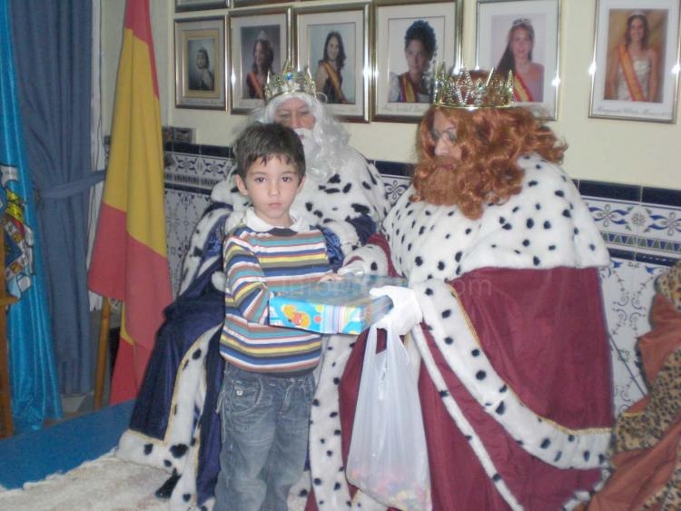 Los Reyes Magos también hicieron su parada en la Casa de Melilla en Almería
