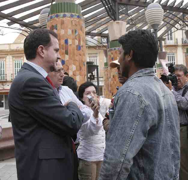 Carlos Iturgáiz trasladará el problema de los 63 bengalíes de Melilla a Díaz de Mera para tratar el asunto en el Parlamento Europeo