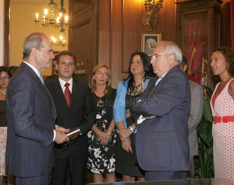 El ex presidente de Andalucía instará a Griñán a acelerar los trámites para la firma del convenio con Melilla