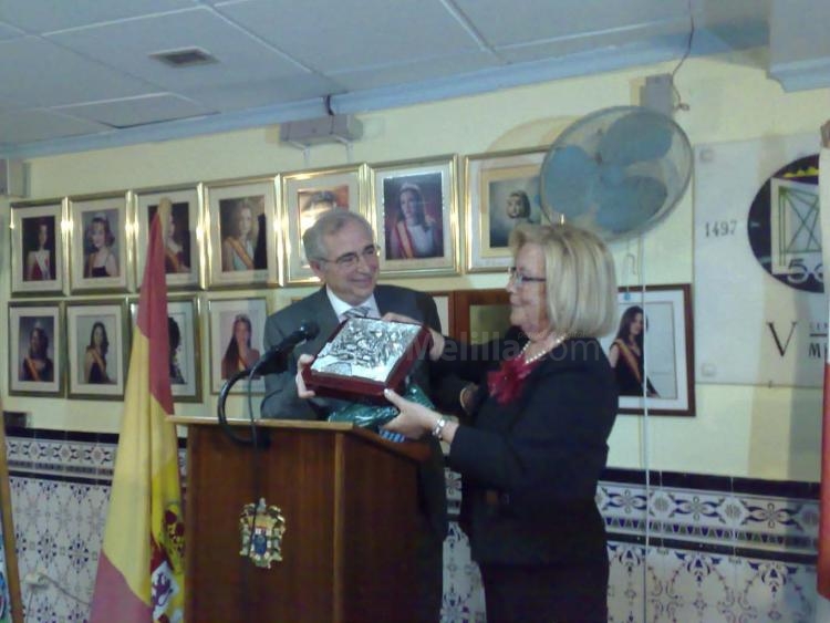 Imbroda visita la Casa de Melilla en Almería y promueve un encuentro cultural con su alcalde