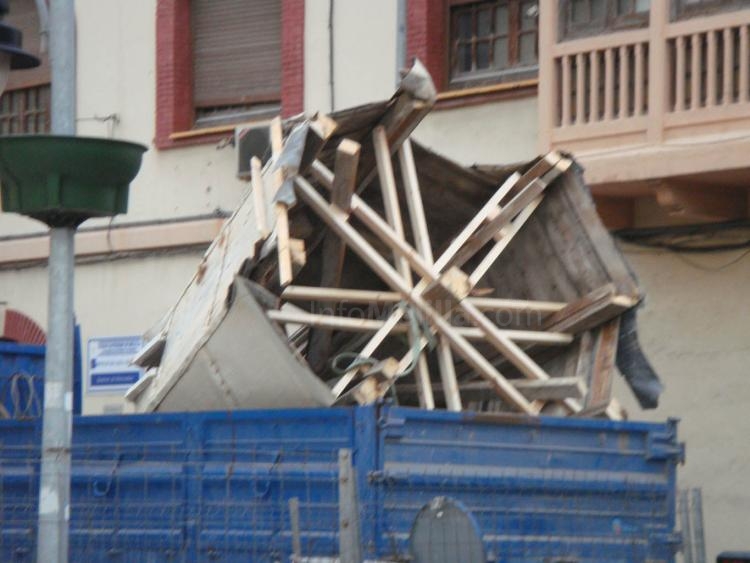 Retiran la cúpula de la iglesia del Sagrado Corazón de Melilla para su restauración