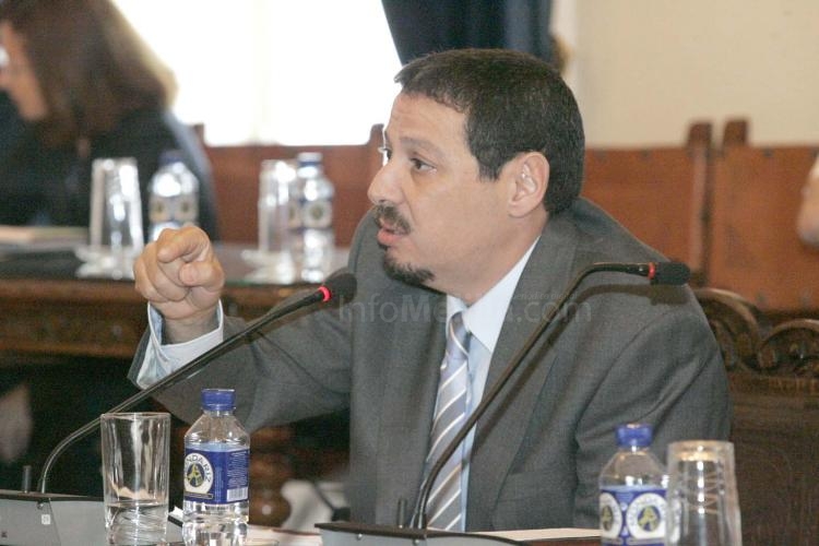 Imbroda reitera su compromiso de seguir luchando por solucionar los problemas del transporte aéreo mientras critica la "ineficacia" del Estado