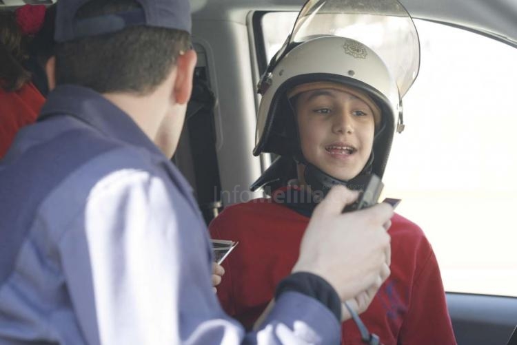La Policía Nacional explica a los escolares los riesgos de internet y otros peligros