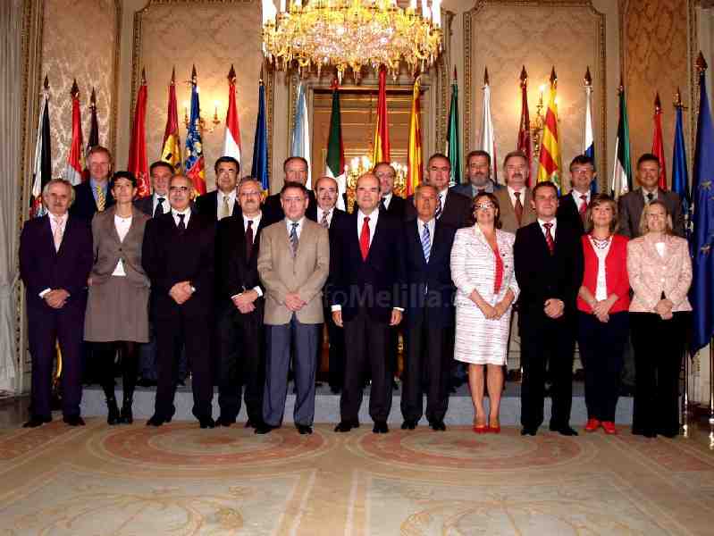 Chaves junto a todos los delegados del Gobierno convocados a la reunión