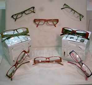 El Colegio de Ópticos denuncia la venta incontrolada de gafas graduadas premontadas