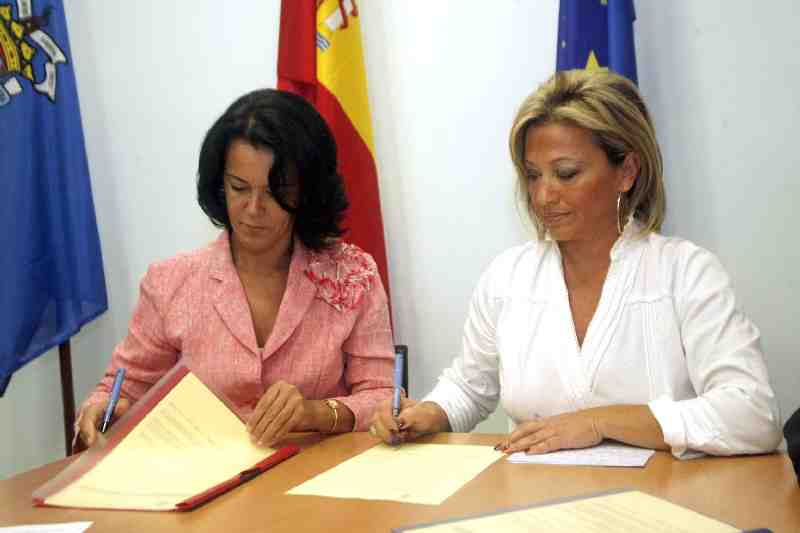 Durante la firma del convenio