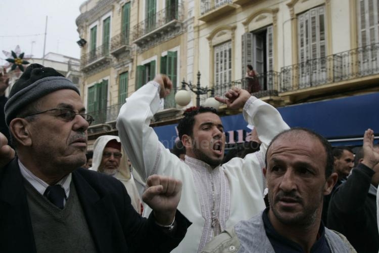 Unos 1.300 musulmanes rezan en Melilla por las víctimas de Palestina
