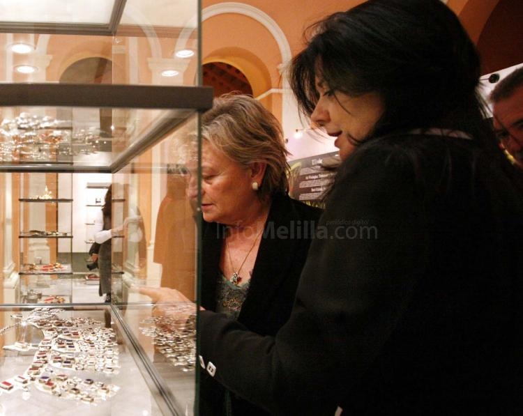 El Patio Mayor del Ayuntamiento de Sevilla acoge ya la exposición "La joyas del Rif"