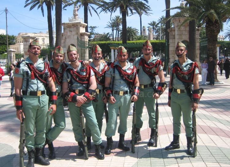 Una escuadra legionaria con muy buen talante.
