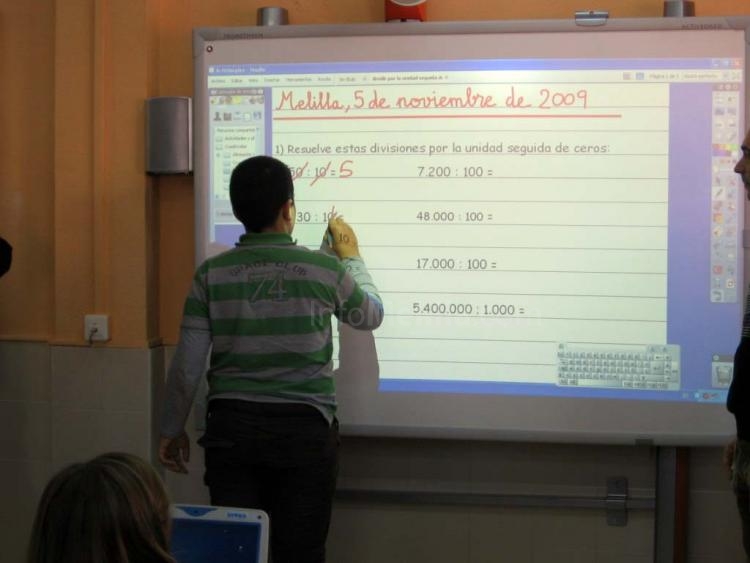 Gabilondo inaugura el Colegio 'Altos del Real' y destaca el trabajo de los docentes en un contexto social "rico" como Melilla