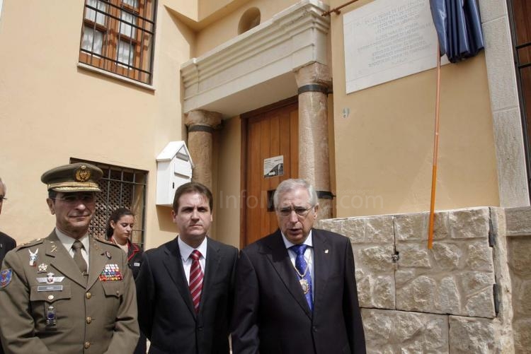 Melilla recuerda con una placa a 3 diputados de Cádiz exiliados en la ciudad
