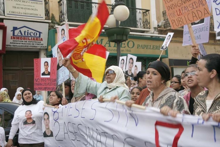 Alrededor de 500 melillenses participan en la manifestación para pedir justicia para Rachid y Salam