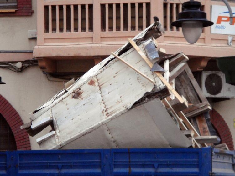 Retiran la cúpula de la iglesia del Sagrado Corazón de Melilla para su restauración