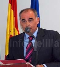 Guerra cree que el PSOE "reparte billetes" para engrasar la propaganda socialista