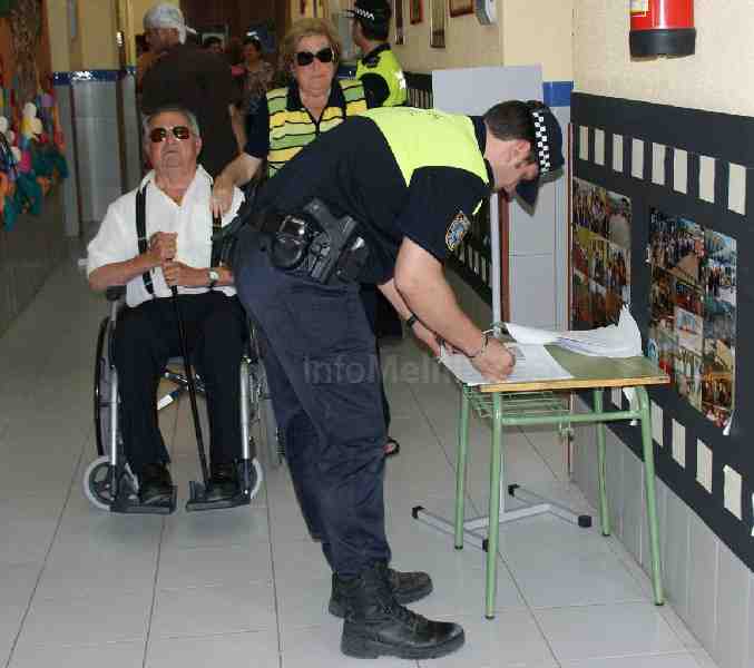 La convivencia democrática y la normalidad, protagonistas del inicio de la jornada electoral en Melilla