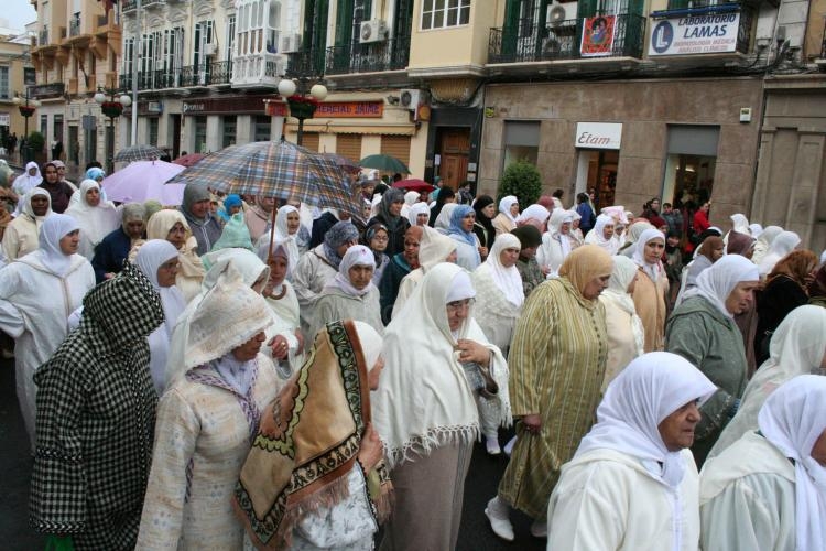 Unos 1.300 musulmanes rezan en Melilla por las víctimas de Palestina