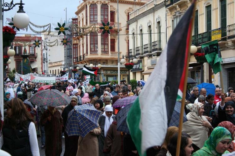 Más de 3.000 melillenses participan en una manifestación pro Palestina empañada por la actuación de un grupo de exaltados