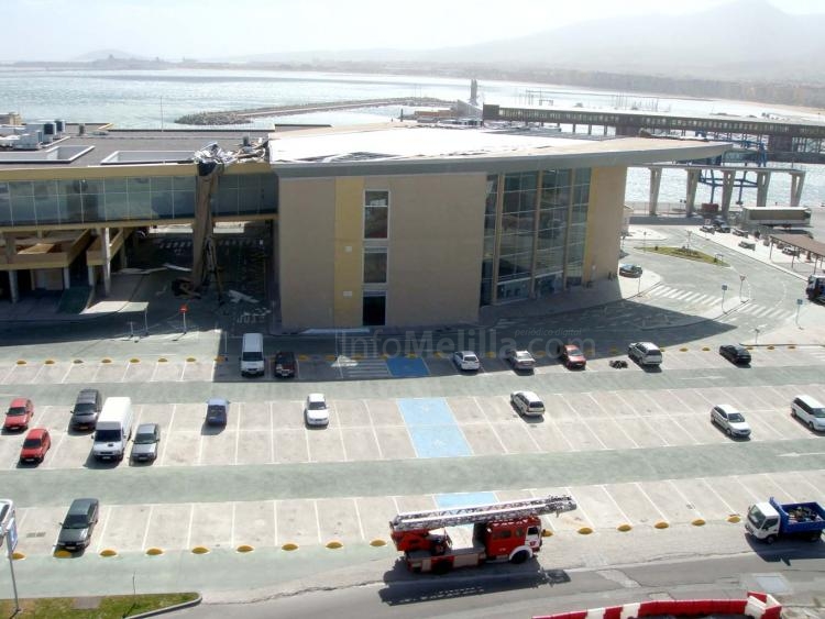 Se desprende parte del techo de la Estación Marítima debido al fuerte viento