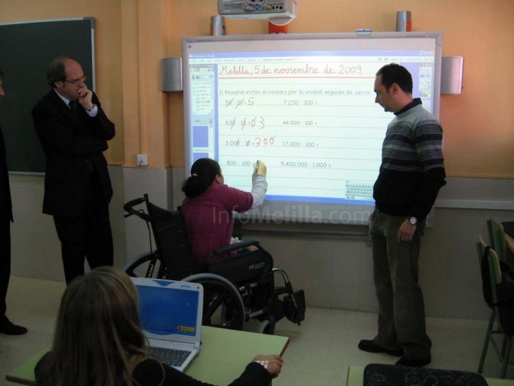 Gabilondo inaugura el Colegio 'Altos del Real' y destaca el trabajo de los docentes en un contexto social "rico" como Melilla