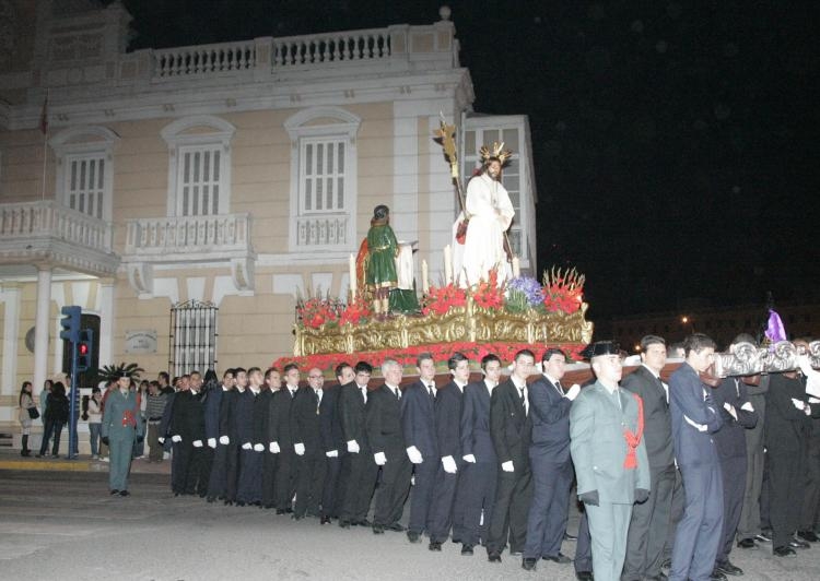 La procesión a su paso por Comandancia general.