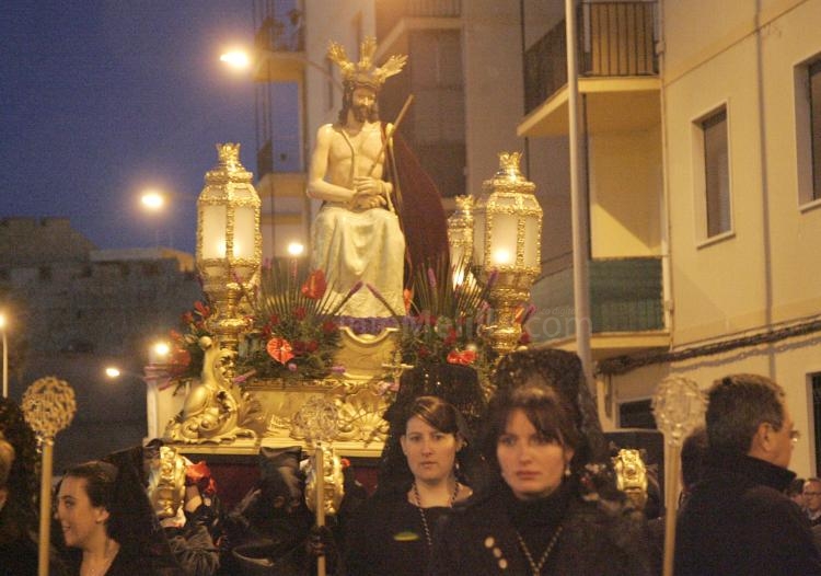 Las 'manolas' arropan al Humillado.