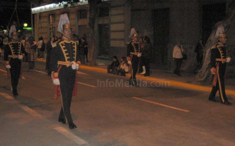 Escuadra de honores y gala de la Policía Local.