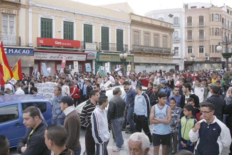 Alrededor de 500 melillenses participan en la manifestación para pedir justicia para Rachid y Salam