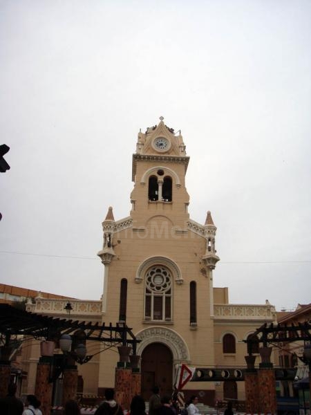 Retiran la cúpula de la iglesia del Sagrado Corazón de Melilla para su restauración