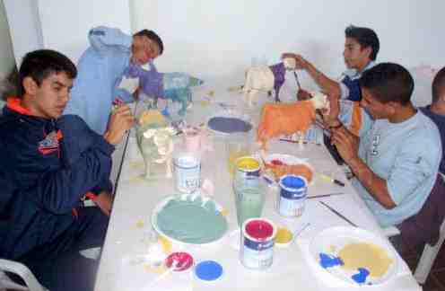 Comienzan los talleres de pintura de las mini-vacas de la iniciativa 'Melilla es arte'