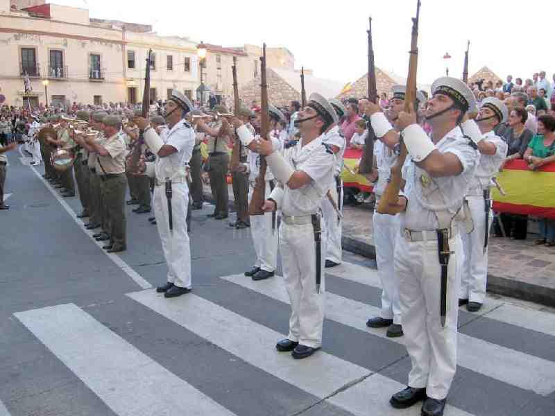 Melilla celebra su 512 aniversario como ciudad española con la tradicional ofrenda floral a Estopiñán
