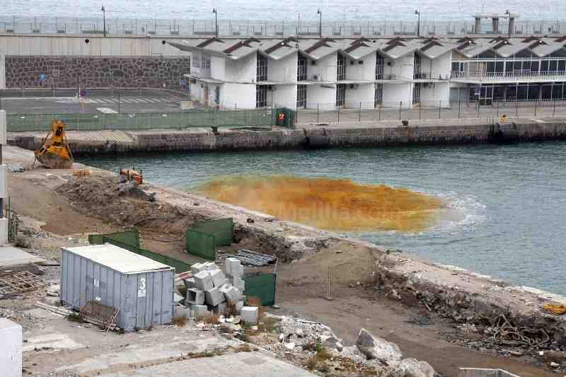 La Autoridad Portuaria lleva a cabo las anunciadas microvoladuras submarinas para mejorar el calado del Muelle Ribera II