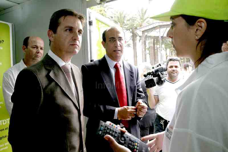 El Ministerio de Industria instala en Melilla un punto de información sobre el apagón analógico y la llegada de la TDT