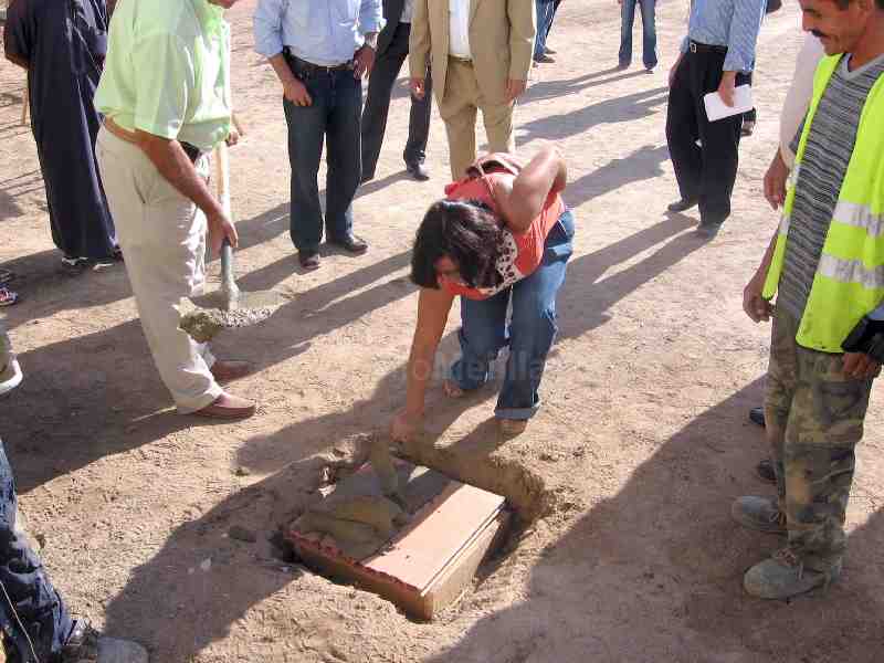 Imbroda coloca la primera piedra de las obras de construcción de un campo de fútbol 7 junto a la Cañada