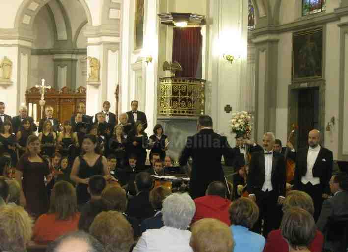 Los cuatro solistas al frente del equipo musical melillense