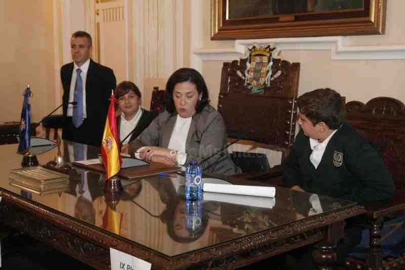 Los niños hacen de la política un juego en el Día Internacional de la Infancia