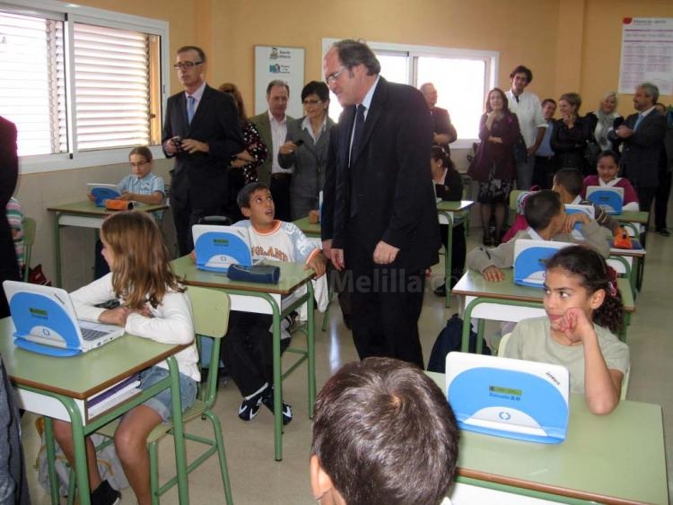 Gabilondo inaugura el Colegio 'Altos del Real' y destaca el trabajo de los docentes en un contexto social "rico" como Melilla