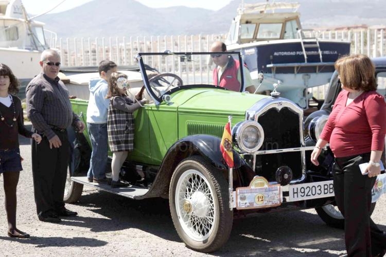 Una treintena de vehículos antiguos celebran en Melilla el centenario de la primera matriculación en la ciudad