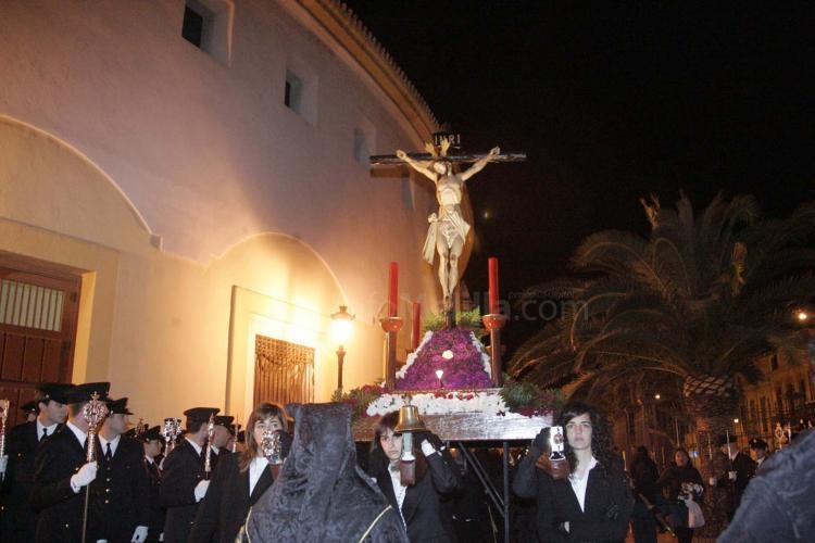 Luto, dolor y esperanza se mezclan en las calles de Melilla en el Viernes Santo