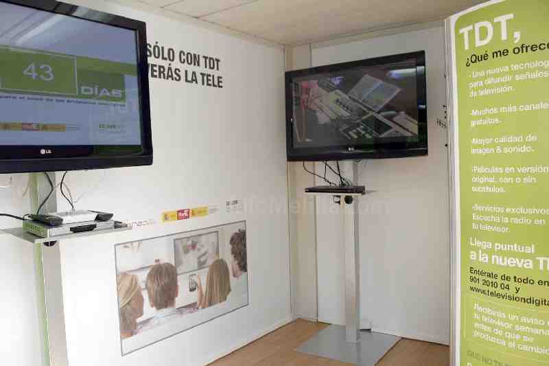 El Ministerio de Industria instala en Melilla un punto de información sobre el apagón analógico y la llegada de la TDT